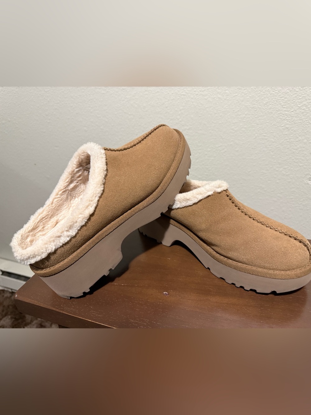 UGG® Women'sHeights Cozy Clogs